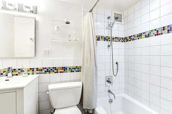 Sold by HomeDax Real Estate | media 15