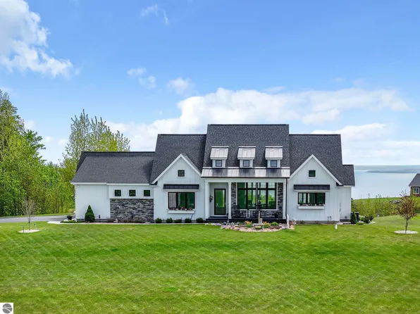 10041 E John Michael Dr, Suttons Bay, MI 49682