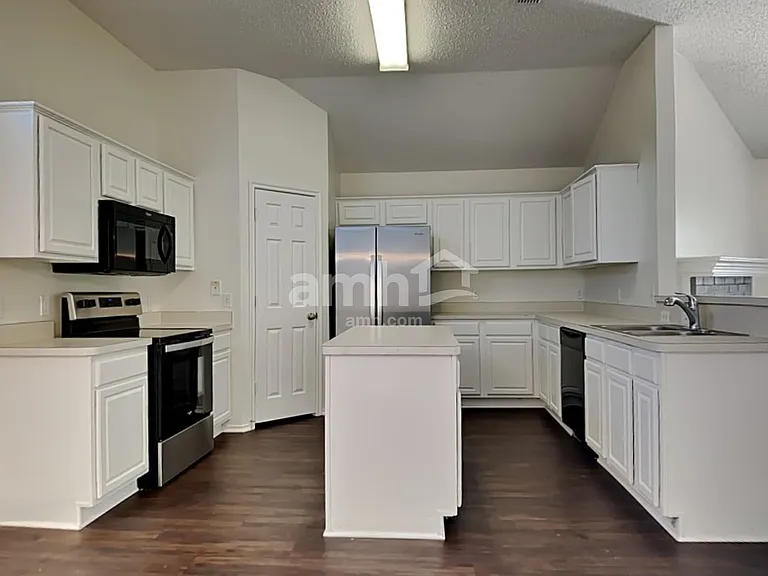 8629 Garden Springs Dr — Photo 3