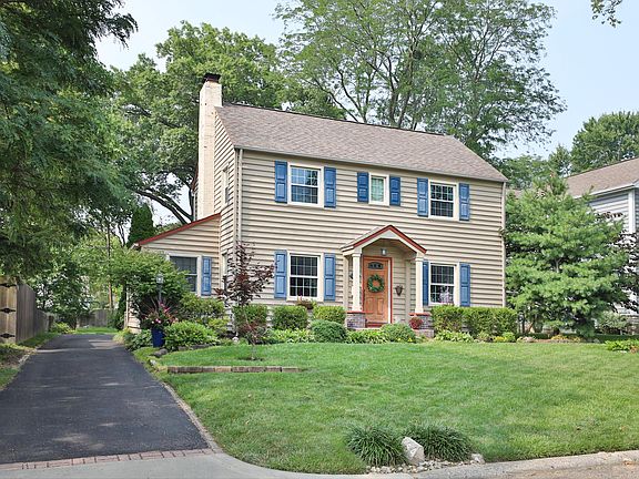 3rd image of 184 E Schreyer Pl
