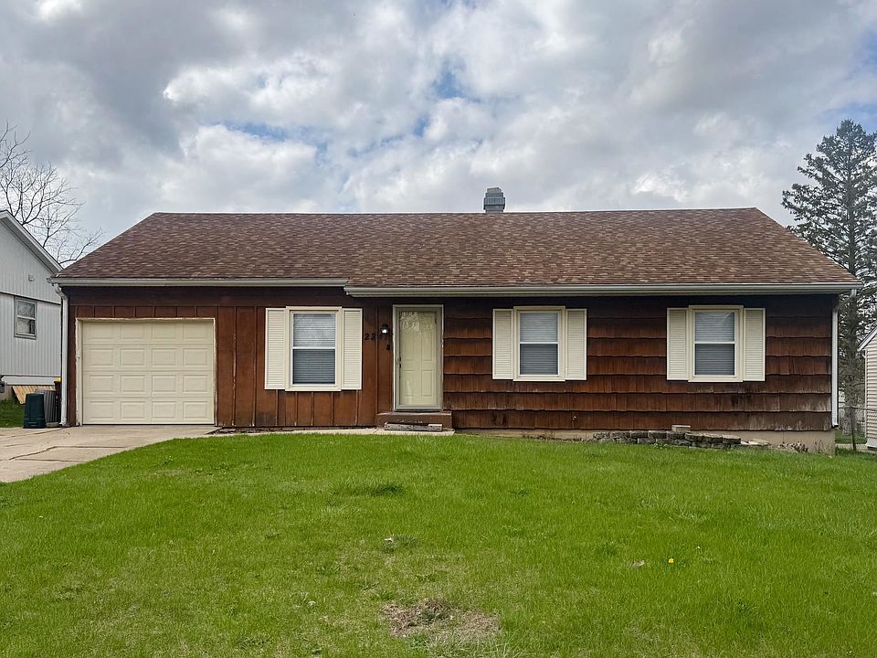 1st image of 2247 Forest View Rd