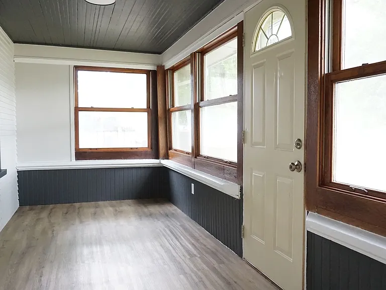 217 7th Ave NE — Photo 4
