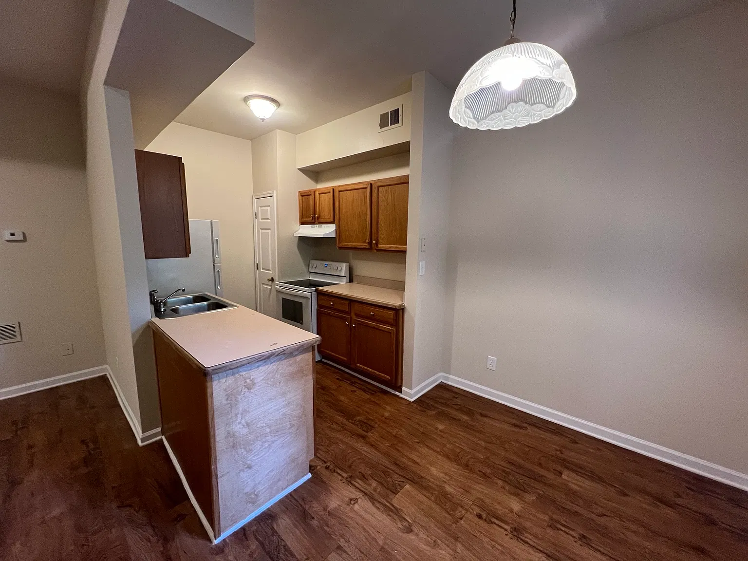 Application Pending Norcross 3br/2b Townhouse — Photo 4