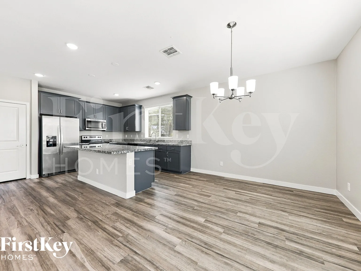 5 bed, 2.5 bath, 2624 sqft, $2,995 — Photo 4