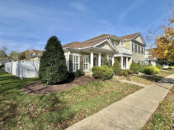 2nd image of 1445 Stratford Hall Cir