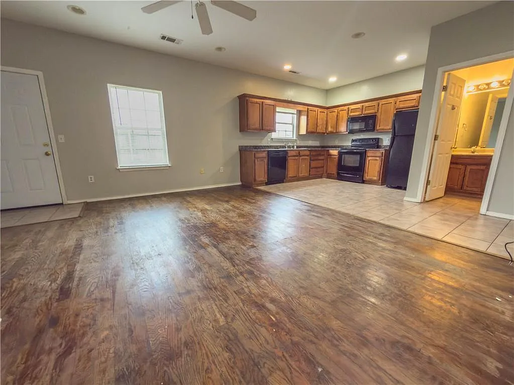 3 bed, 2.5 bath, 1514 sqft, $1,450 — Photo 3