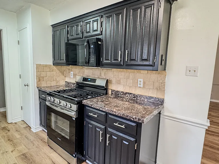 3016 Eastland Ave — Photo 6
