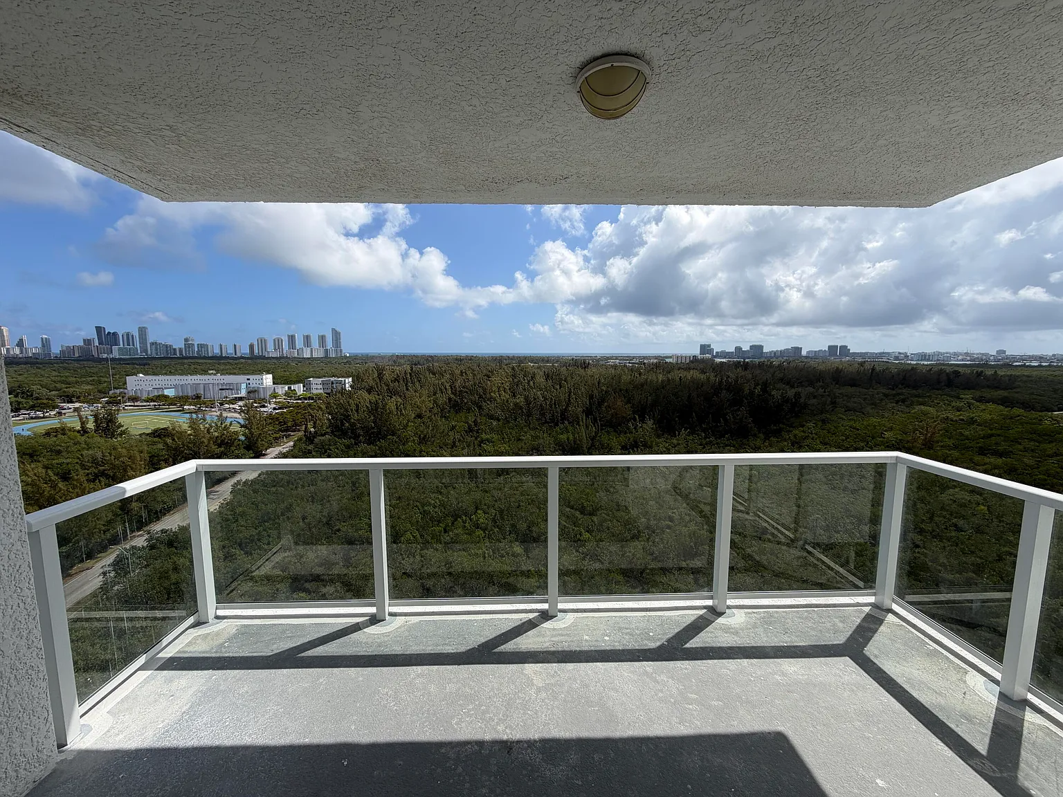 3 bed, 3.0 bath, 1801 sqft, $3,975 — Photo 4