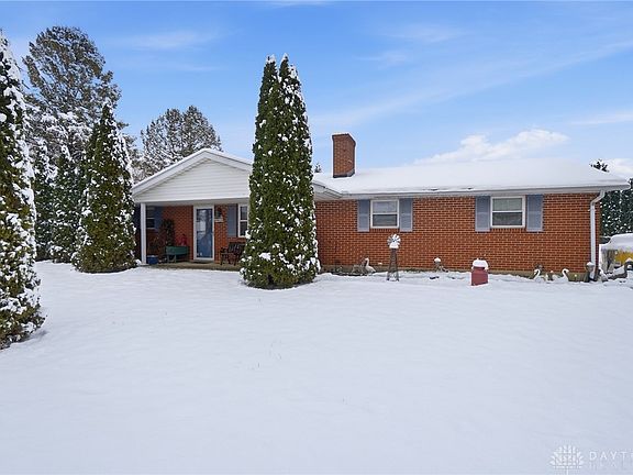 3rd image of 210 Janet Ave