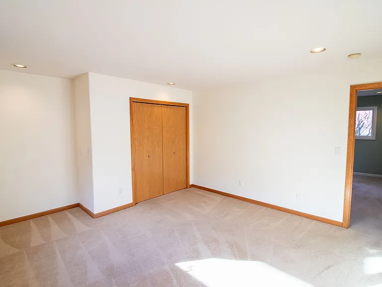 15831 SE 45th St — Photo 29