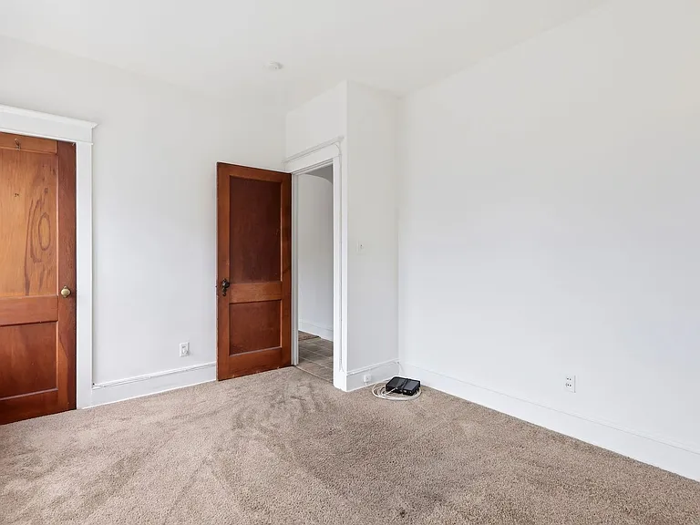 910 S 7th St — Photo 11