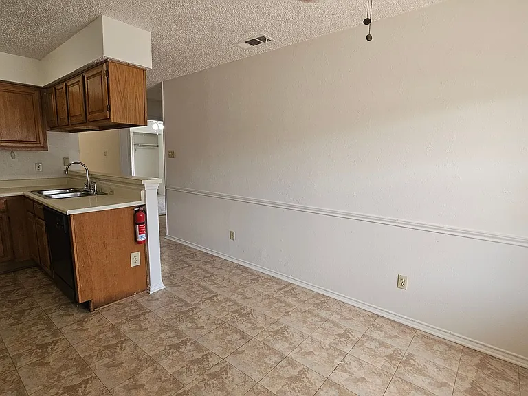 544 E Windsor Dr — Photo 32