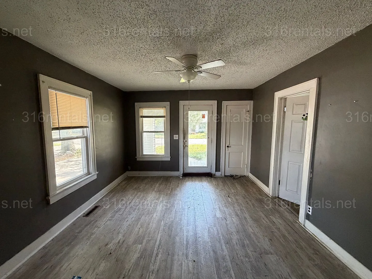 $999 - 2 bed 1 bath - Single Family Home — Photo 3