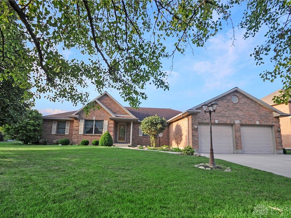 1st image of 14 Edgewood Dr