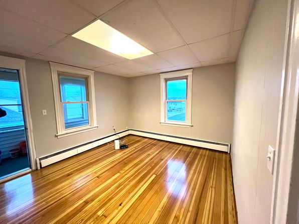 36 Ferncliff Ave FLOOR 2