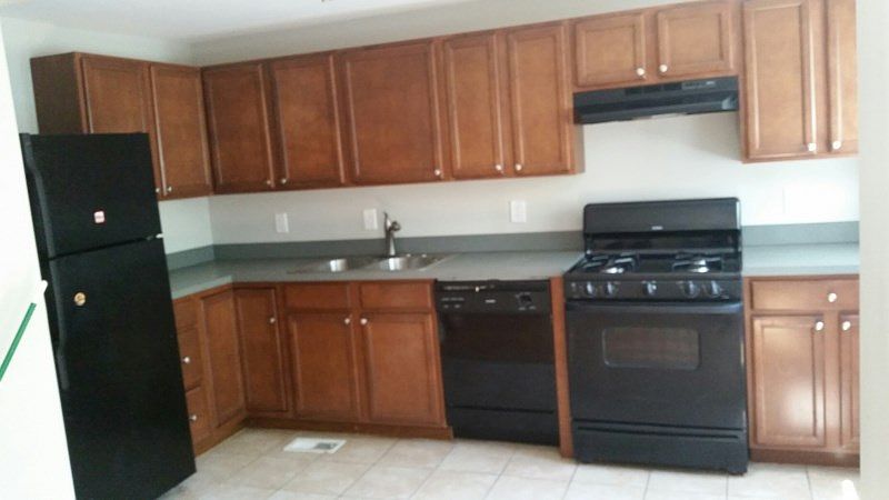 2nd image of 725 Yale Ave