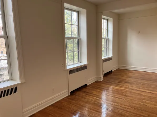 142 Henry Street image 1 of 7