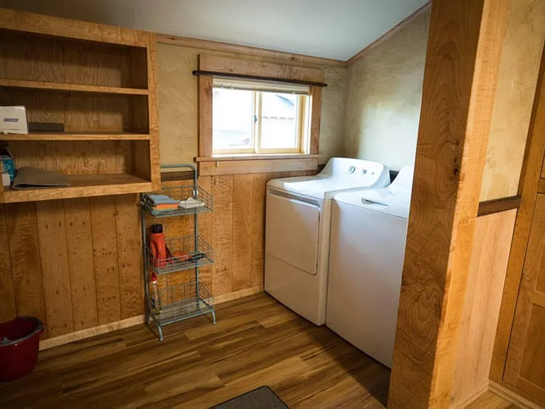 518 NW Hill St — Photo 5