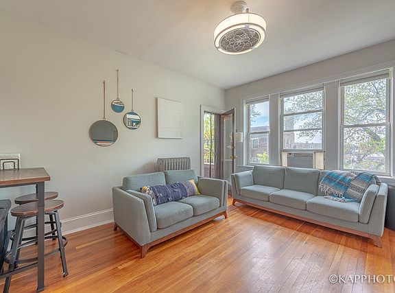 5th image of 3616 W Ainslie St APT 3E