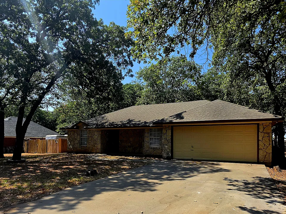 4618 Lyndi Ln