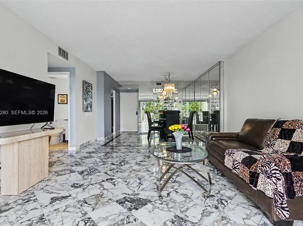4330 Hillcrest Dr APT 405, Hollywood, FL 33021