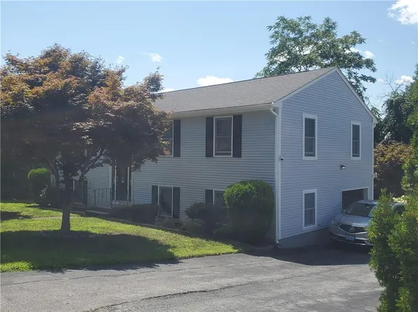 90 Maybury St, Cumberland, RI 02864