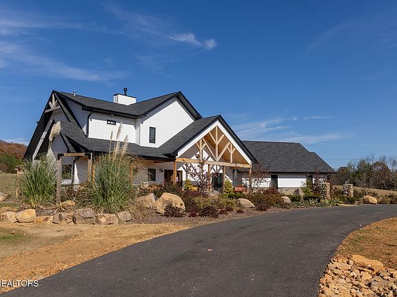 3rd image of 1010 Keener Rd