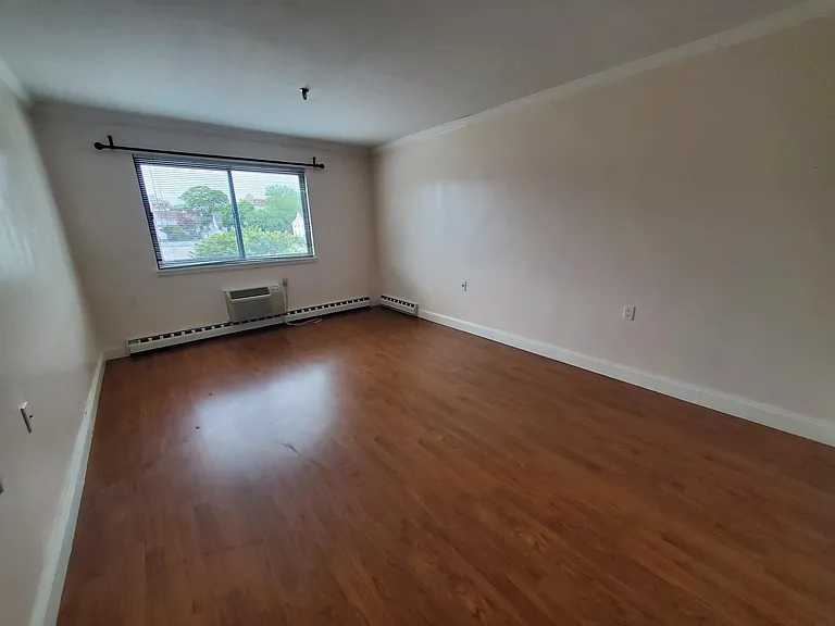 51 Schuyler Ave #4G — Photo 9