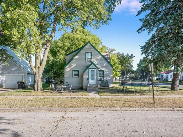323 E 9th St, Fairmont, MN 56031