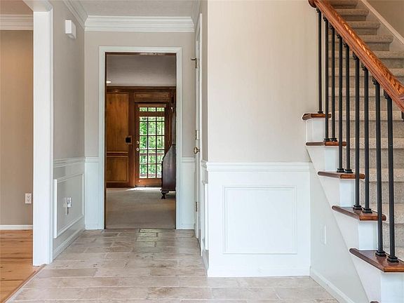 5th image of 2854 Interlaken Dr