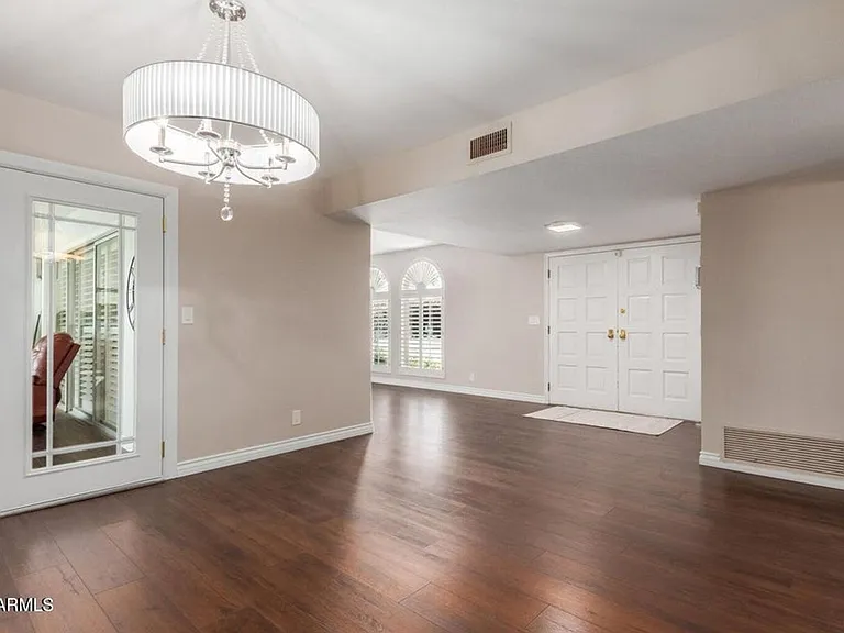 481 W Half Moon Way — Photo 6