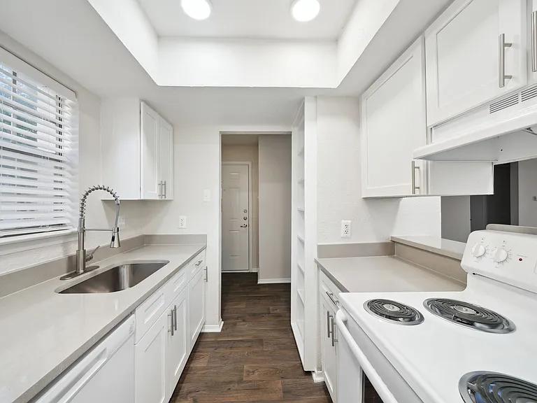 Woodlands of Plano — Photo 1