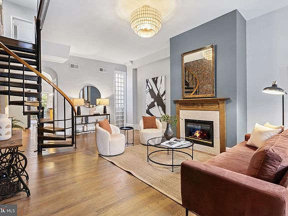 5th image of 1360 Marlborough St