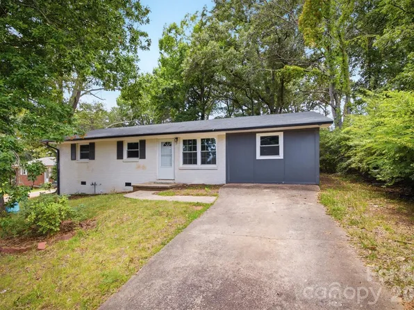 1450 3rd St SW, Hickory, NC 28602