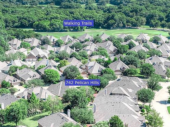 5th image of 742 Pelican Hills Dr