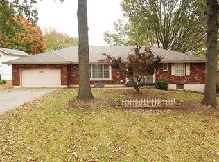4305 N Greenwich Ln, Independence, MO 64055