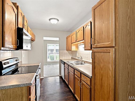 4th image of 5018 Country Valley Dr