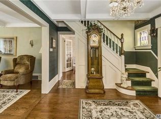 240 Middle Rd, Blue Pt, NY 11715