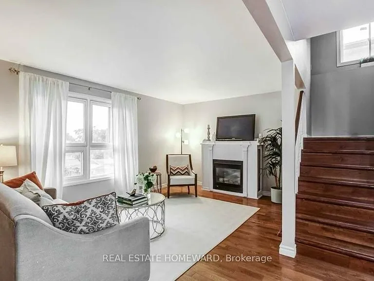 2336 Malcolm Cres — Photo 16