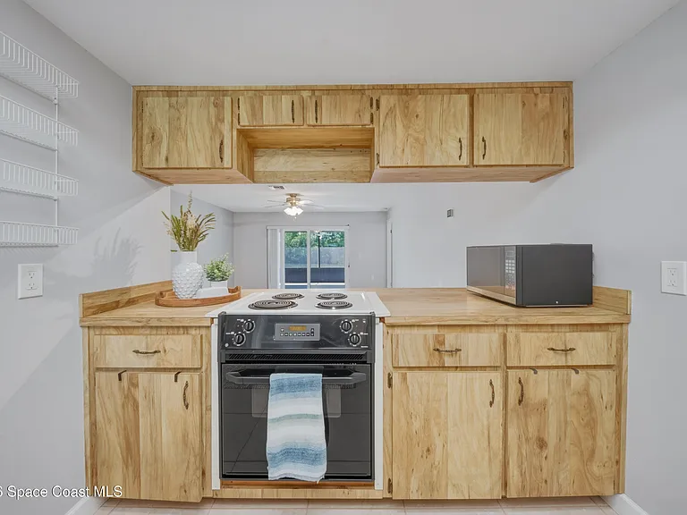 2224 Westminster Dr — Photo 7