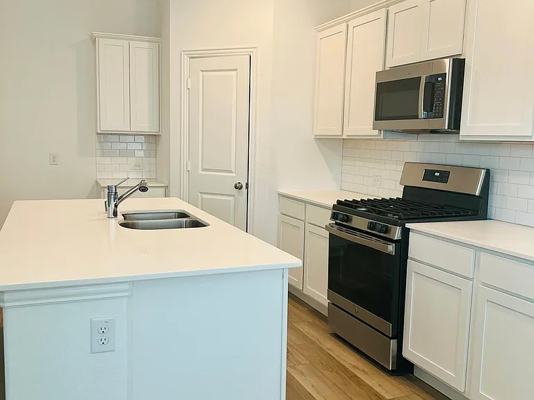 3313 Cardinal Flower Pl — Photo 4