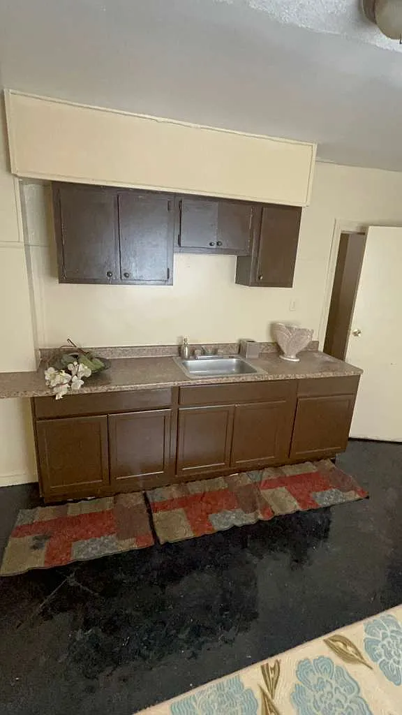 5 bed, 1400 sqft, $1,400 — Photo 3