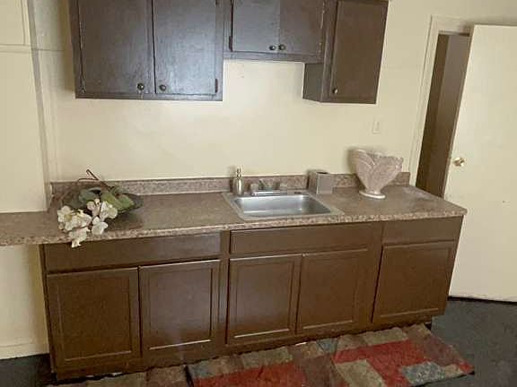 3rd image of 8836 Mettetal St