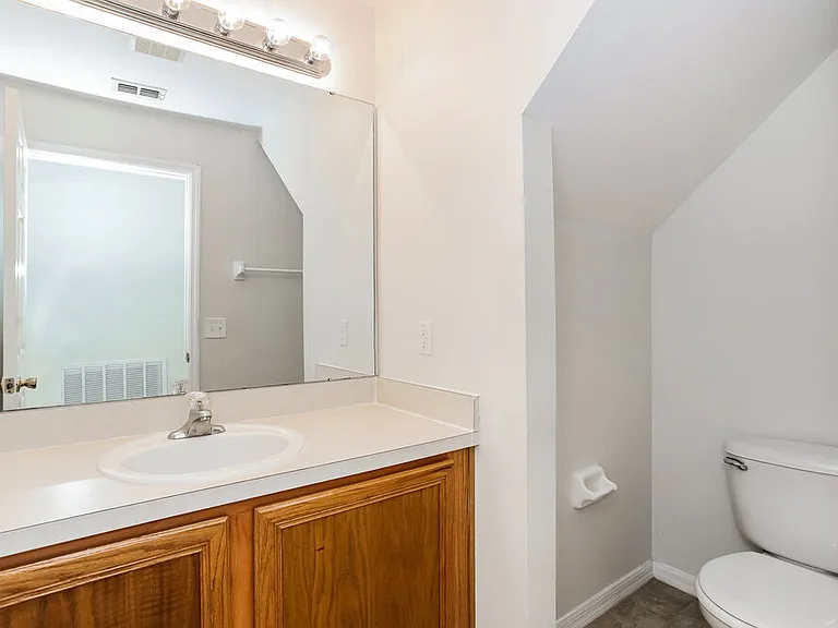 1300 Creekview Ct — Photo 16