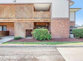 16515 Woodlane St, Fraser, MI 48026