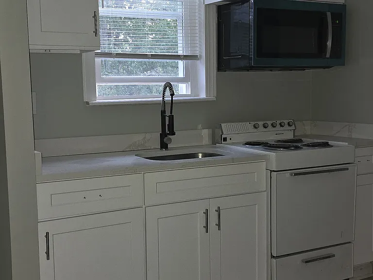 240 E Walnut Ln #3 — Photo 1