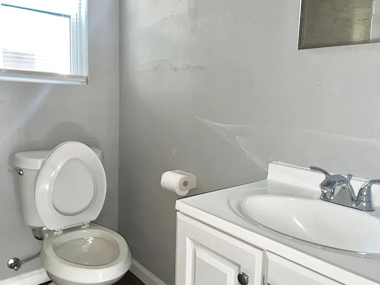 204 E 30th St #101 — Photo 8