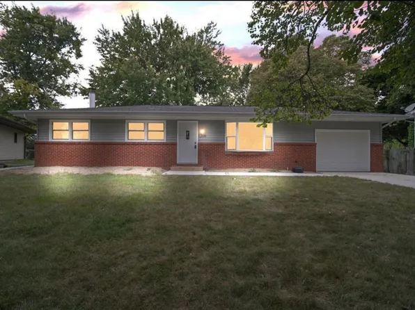 1206 Townley Dr, Bloomington, IL 61704