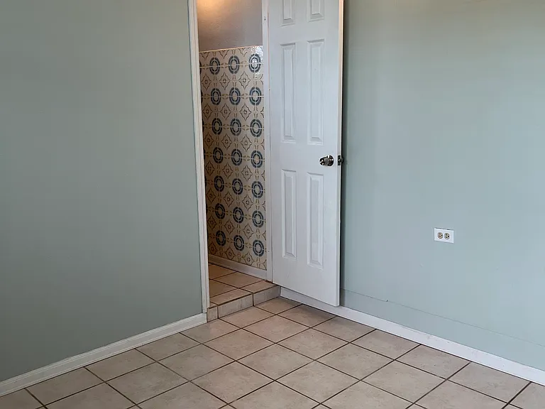 2713 Calle 8 — Photo 15