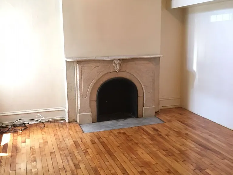 2118 Walnut St — Photo 3